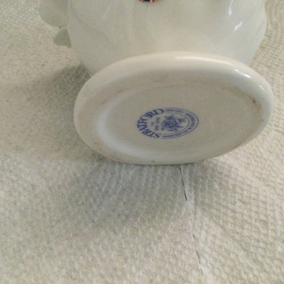 Stratford bone china handcrafted in Staffordshire England flowers mini figurine - Picture 5 of 5